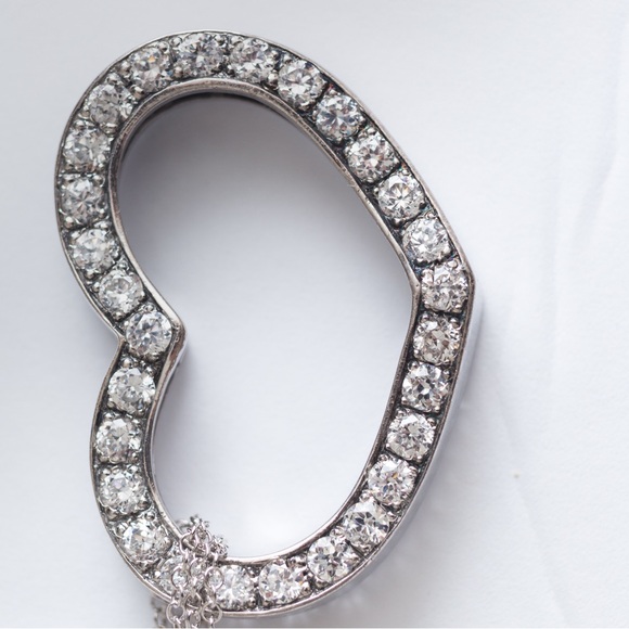 Elegant pendant choker with dainty chain & crystal faux diamond heart pendant - Picture 6 of 13